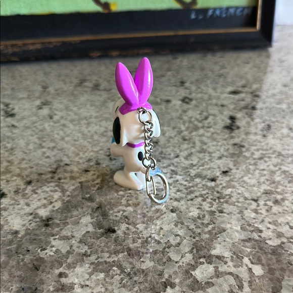 VINTAGE Key Ring Snoopy Easter with Purple Bunny Ears by Applause - Picture 3 of 7